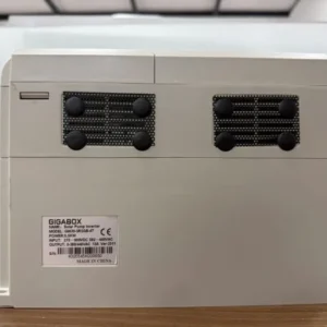 Khe thông gió với màng lọc chặn bụi côn trùng của biến tần bơm mặt trời Gigabox 3 pha 5.5kW và7.5kW