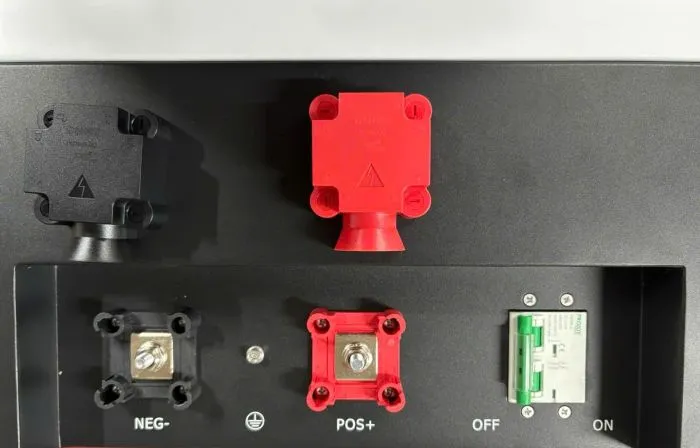 MCB và hai đầu cực của pin lithium Vami 51.2V314Ah MCB và hai đầu cực của pin lithium Vami 51.2V314Ah