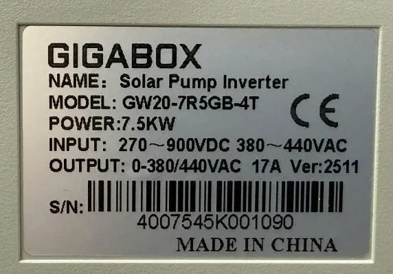 Tem thông số của biến tần bơm năng lượng mặt trời 3 pha 7.5kW Gigabox Tem thông số của biến tần bơm năng lượng mặt trời 3 pha 7.5kW Gigabox